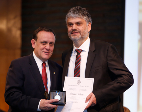 Académico Johannes Rehner es nombrado Profesor Titular UC